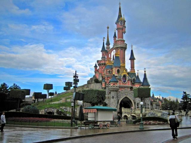 Disneyland_paris (1)