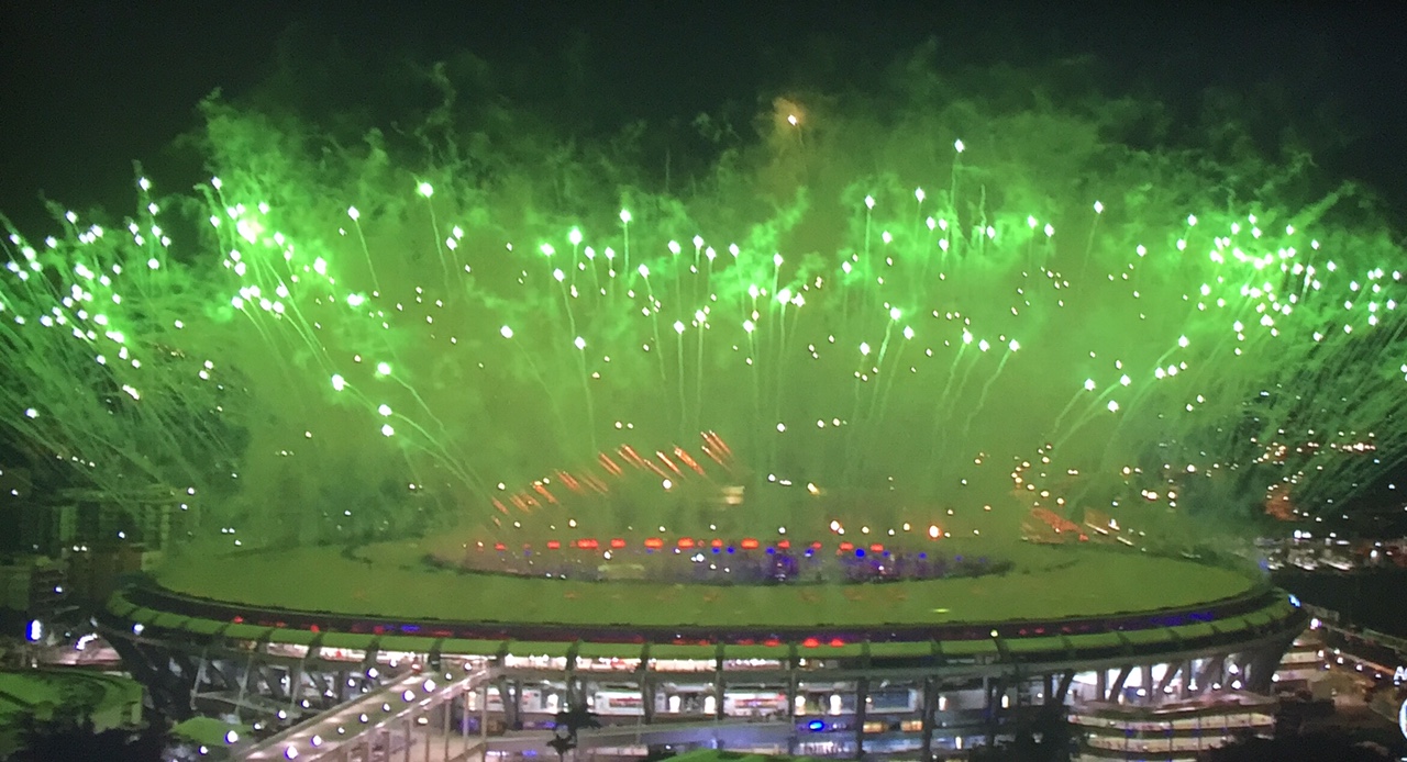 Fogos de artifício no Maracanã.