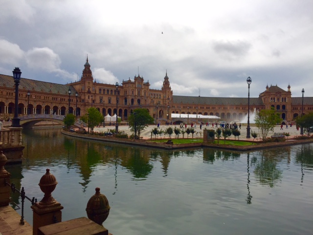 A imponente Plaza de España (Foto: Alessandra Maróstica)