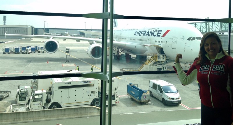 Nosso avião antes do embarque no aeroporto de Paris. Foto: CAFF / Blog Tirando Férias